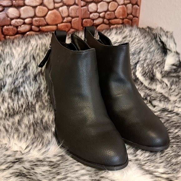 Torrid Black Low Heeled Ankle Boots, Women's Size 11.5 WW - Picture 3 of 5